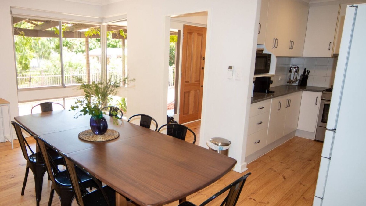 Seacliff Park House | Sandy Pool Shack: Saltwater Pool, Pets Welcome, Park & Beach
