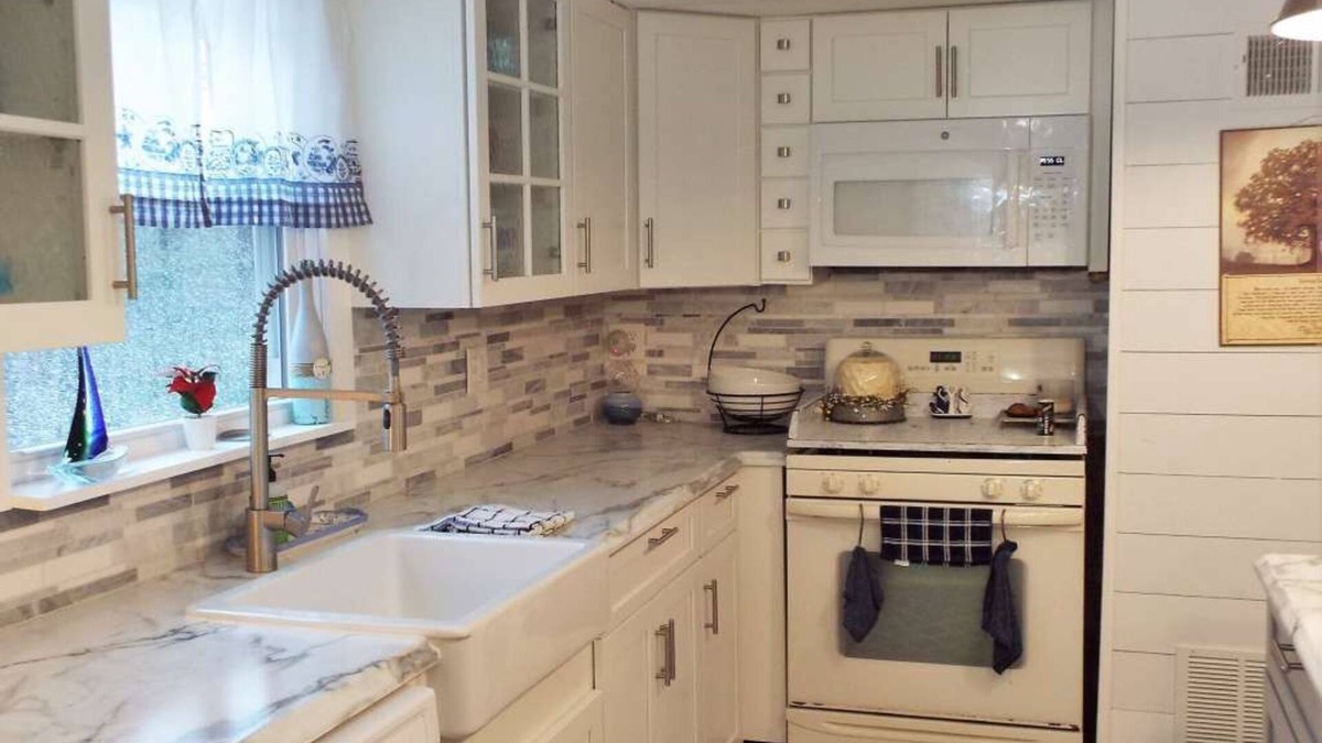 Hesston House | Sandy's Lake Chateau - Beautifully updated home on 3 private acres.