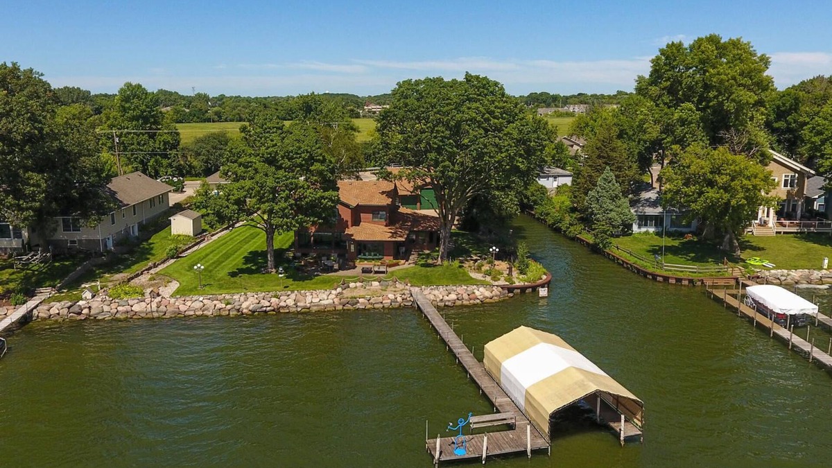 Mound House | Sandy Shore Beach House: Lake Minnetonka
