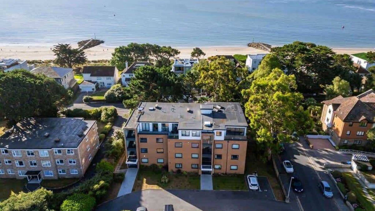 Sandbanks Apartment | Sandy Shores - 2-bed flat on Sandbanks Peninsular