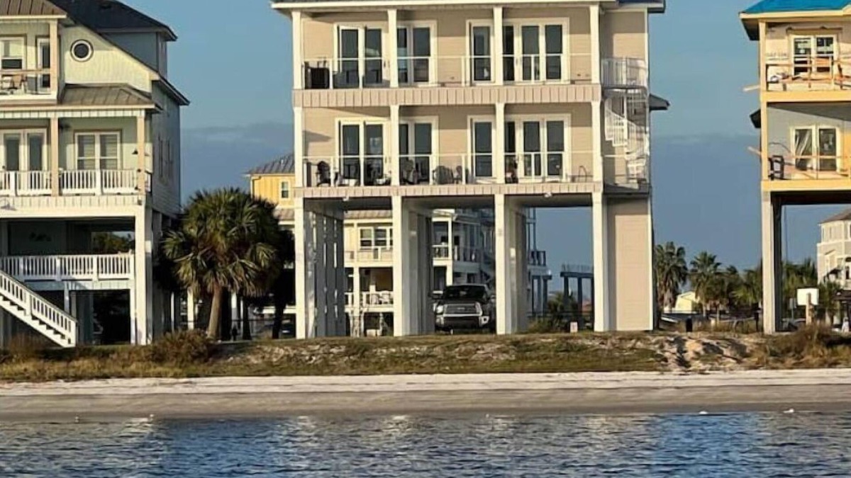 Crawfordville House | SandyFeet Beach House Retreat-Gulf Front Home at Shell Point Beach.