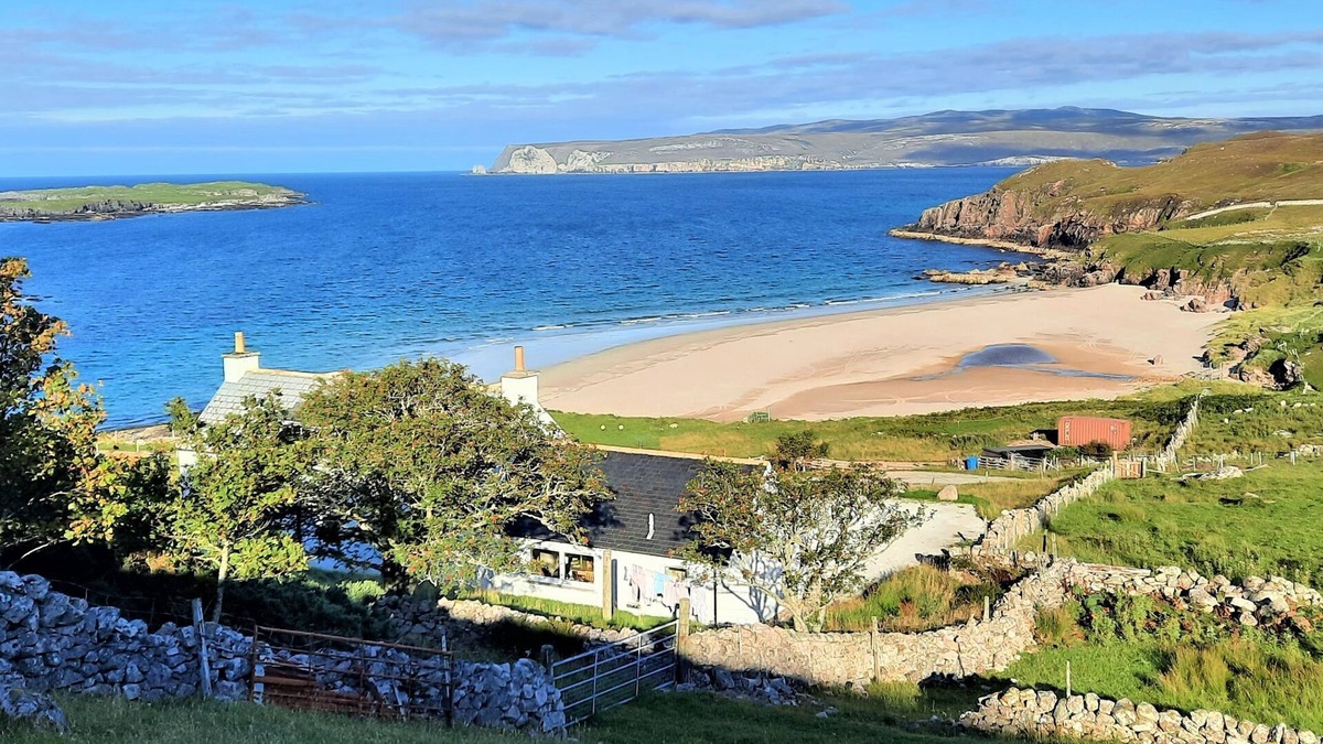 Sangomore Cottage | Sangobeag - a cottage that sleeps 6 guests in 3 bedrooms