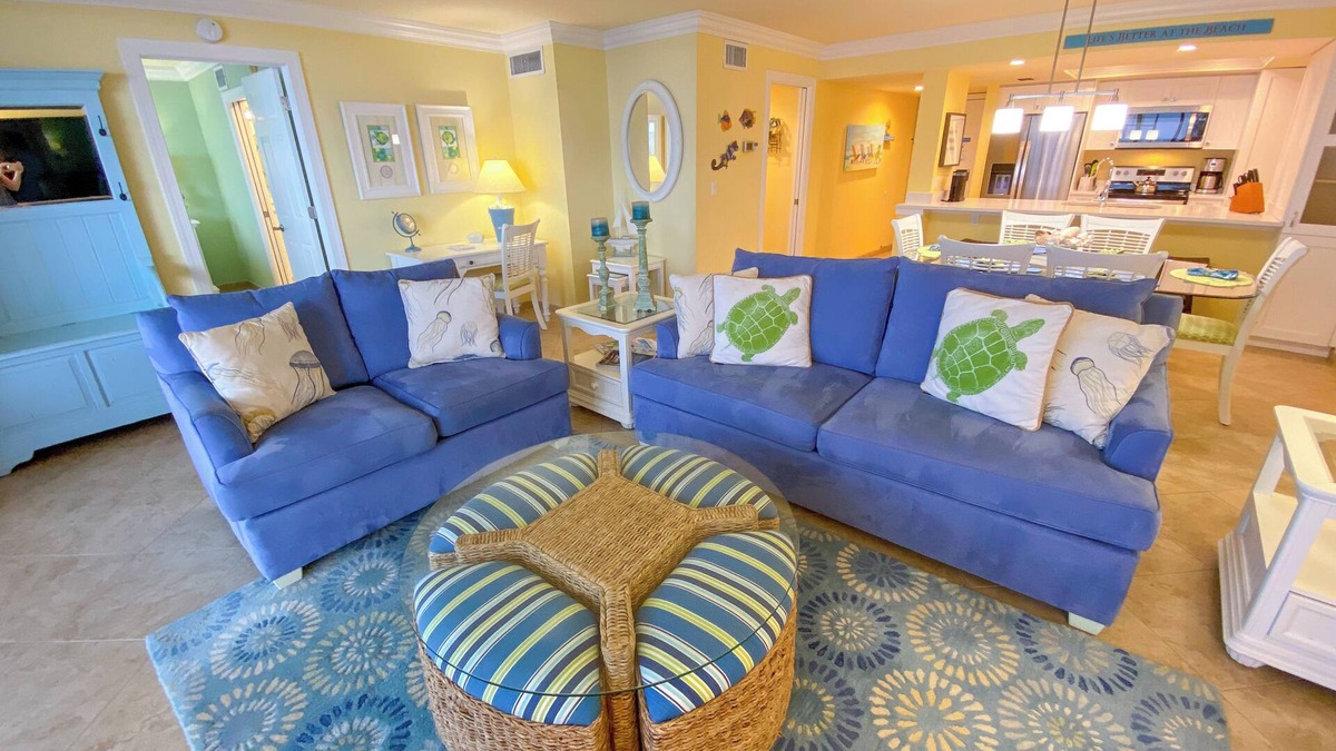 Punta Rassa Condo | Sanibel Harbour Resort Harbour Tower 713: Relaxing in the tropics in this beach themed condo