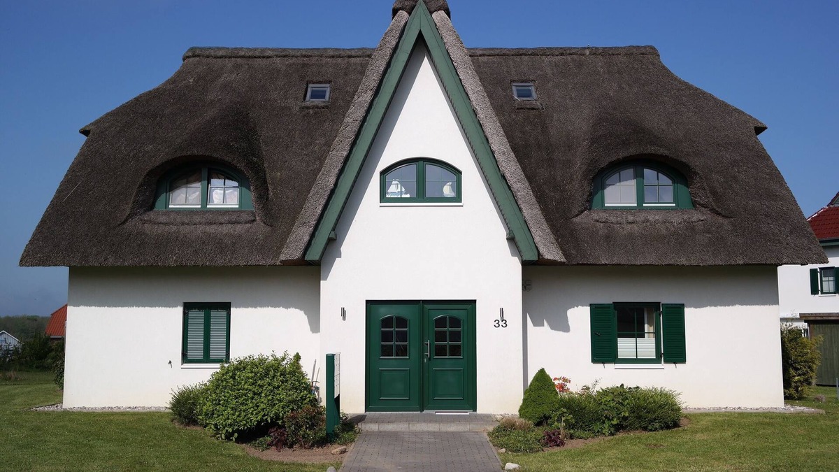 Dassow Apartment | Sanibel Island - Island of bliss - thatched house on the Baltic Sea