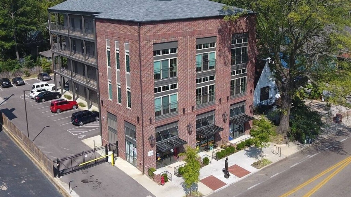 Cooper-Young Historic District Apartment | * Sanitized, Safe, Perfect location in Cooper Young *