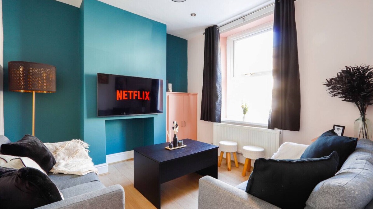 Splott House | Sanjo Suite by Koya Homes-2-Bed Home-Free Parking