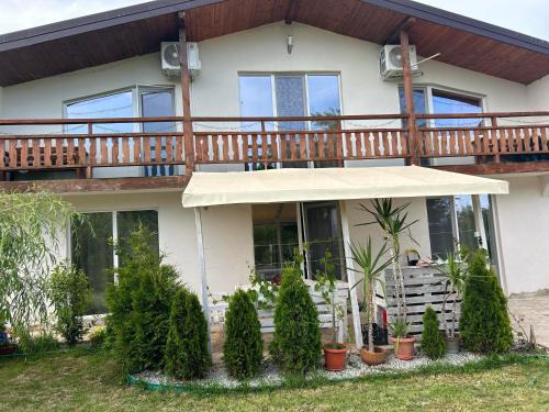Ezerets House | Sanny’s house