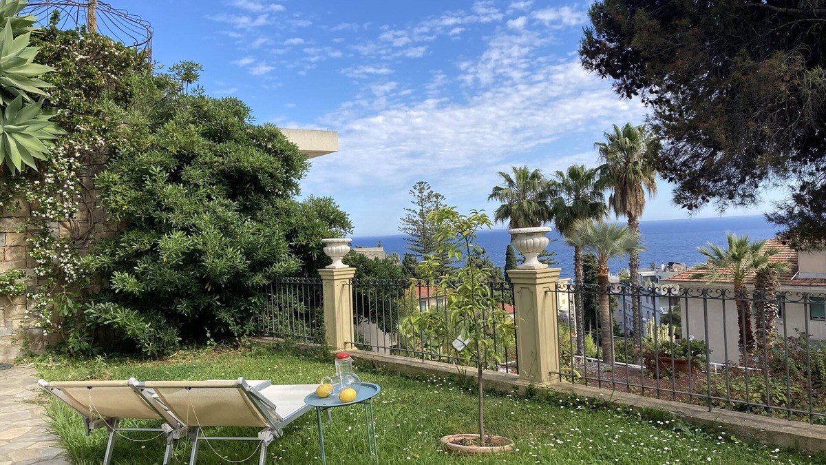 Sanremo Apartment | Sanremo: Apartment in Provencal villa with garden