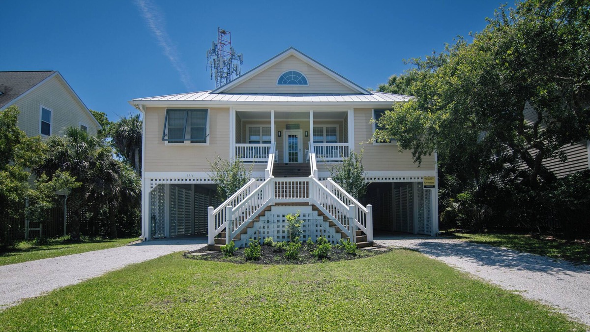 Edisto Island House | Sans Soucis:Spacious Beachwalk Home; Screened Porch; Minutes to Beach Access; Cable TV/WiFi