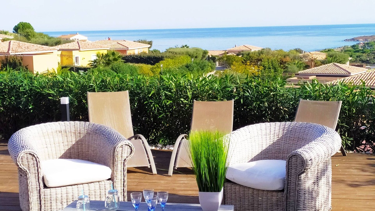 Marine de Saint Ambroggio Apartment | Sant'Ambroggio: Luxury sea view apartment, private residence with swimming pool, 6 pers.