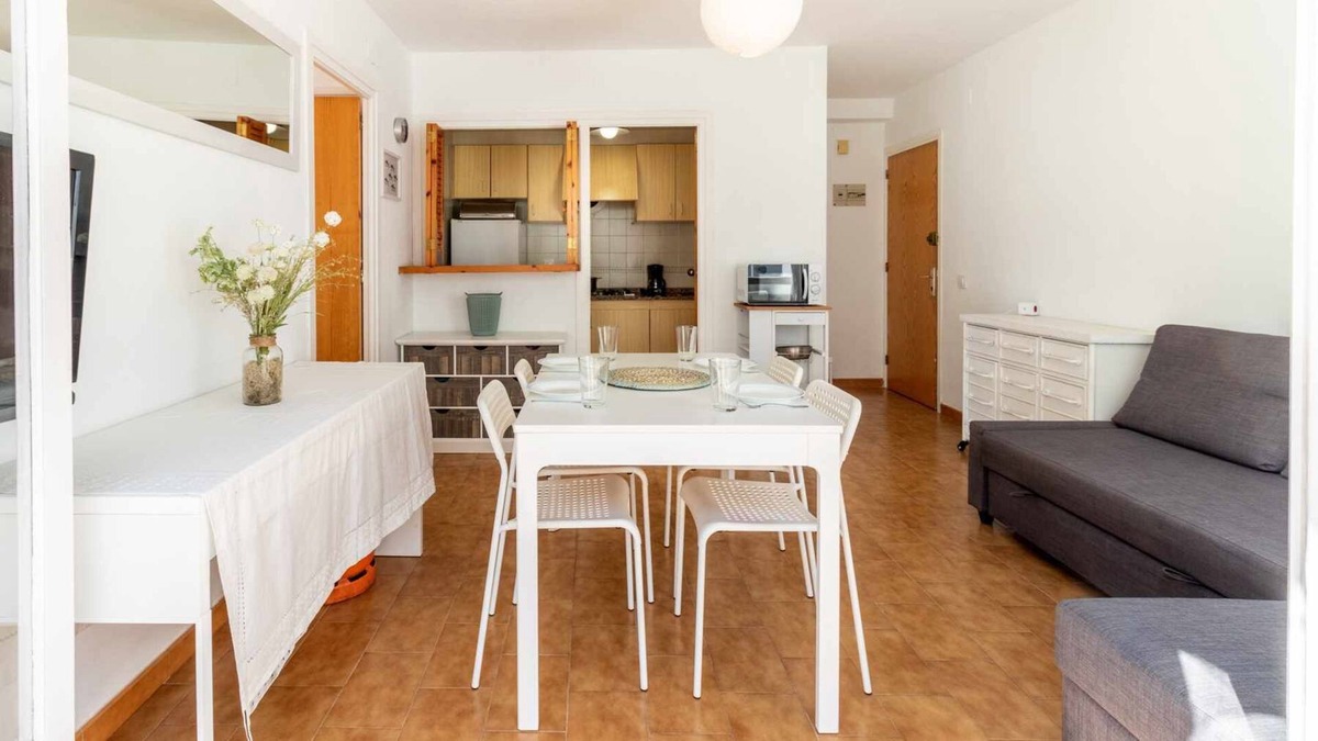 Ciudad Universitaria Apartment | SANT CARLES 25.2 - sunny apartment with terrace