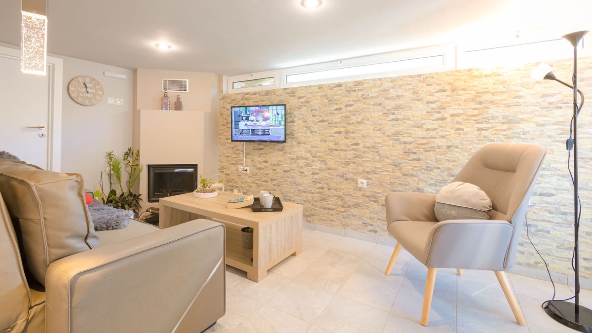 Marathon Apartment | Santa Barbara lux studio in Marathonas