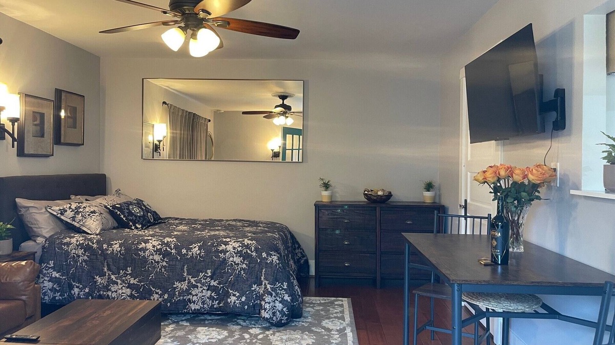 Upper East Apartment | Santa Barbara Mission Studio