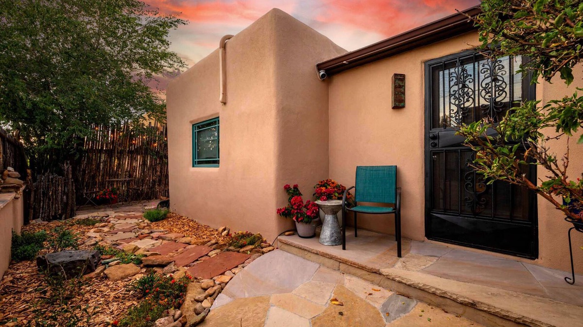 Guadalupe District House | Santa Fe Railyard | King | EV Charger