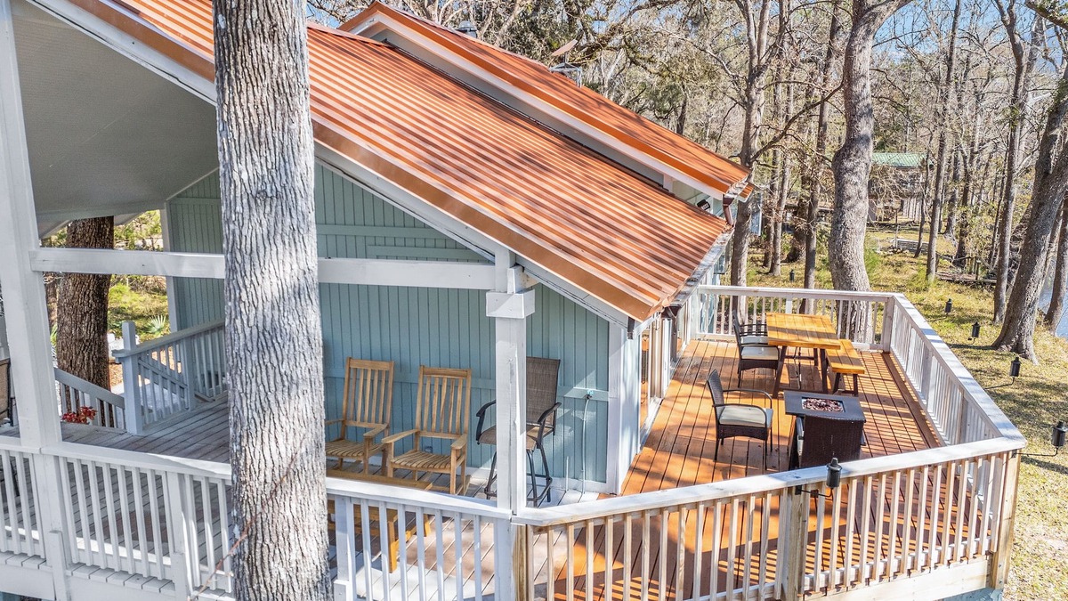 Fort White Cabin | Santa Fe River Front, Luxury Retreat near Ginnie Springs and Ichetucknee