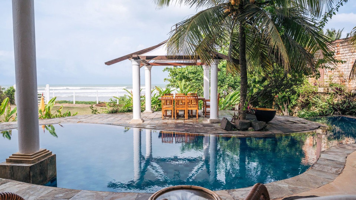 Weligama Villa | Sānti, a beautiful beach house with a pool on Weligama Beach