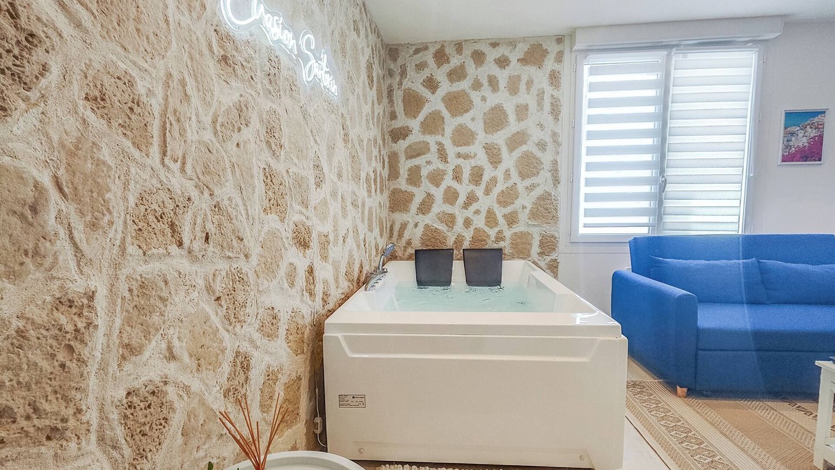 Sainte Marie - Saint Leon Apartment | Santorini Escape ~ Jacuzzi & Relax