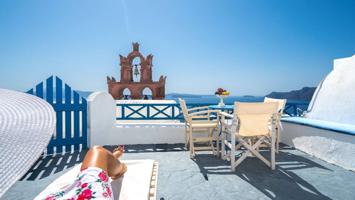 Oia House | SantoriniParadise: BLUE & WHITE cave house, authentic experience, Caldera view