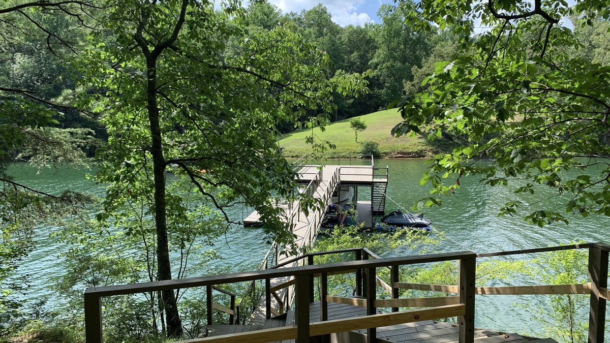 Crane Hill House | SanTrabin on Smith Lake in a quiet cove!