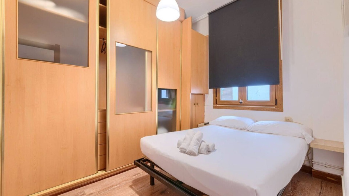 Santutxu Apartment | Santuchu Urban Escape Cozy Apartment with Easy Metro Access