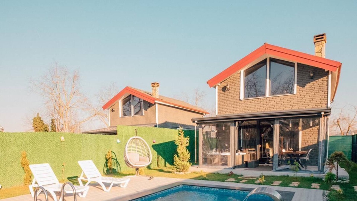 Yanik Villa | Sapanca Yanık da 1+1 Isıtma Havuzlu-Jakuzili-Şömineli- 4 Kişilik Bungalov