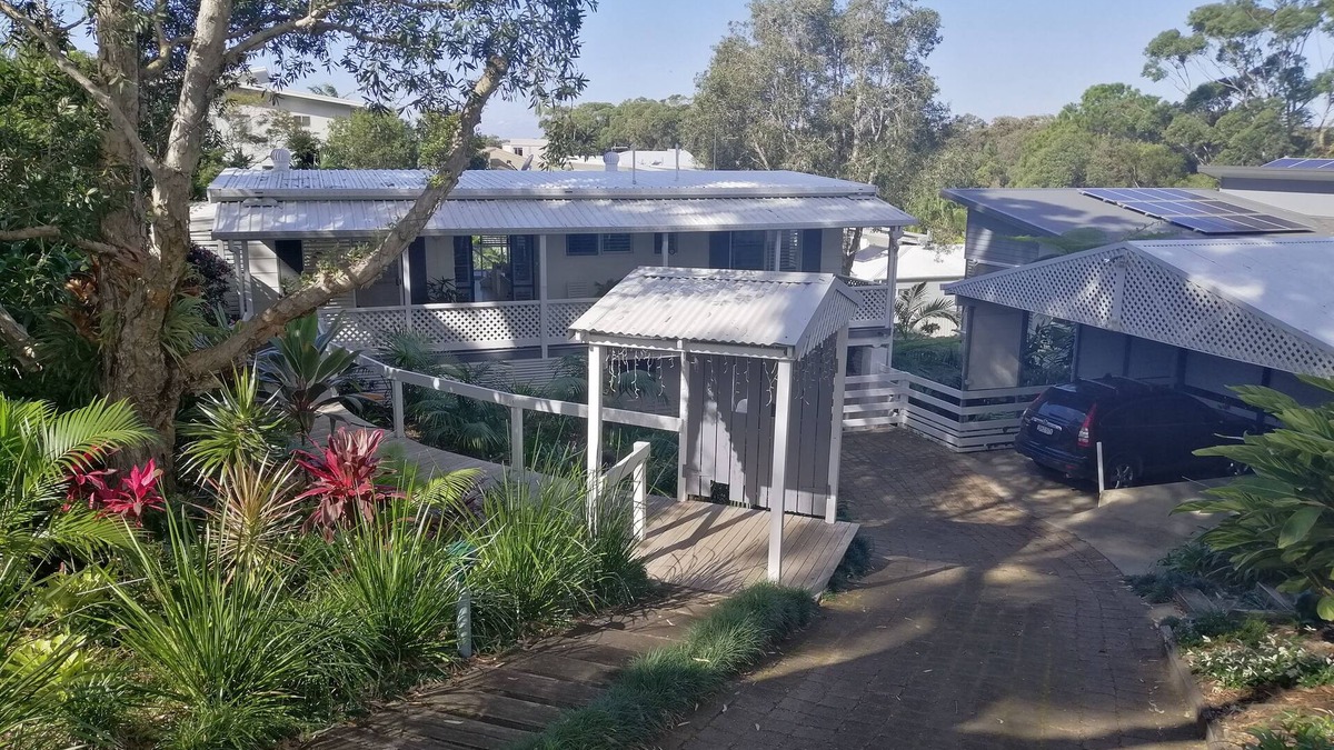 Sapphire Beach Apartment | Sapphire Beach - Pet Friendly - Beach 5 Minute Walk