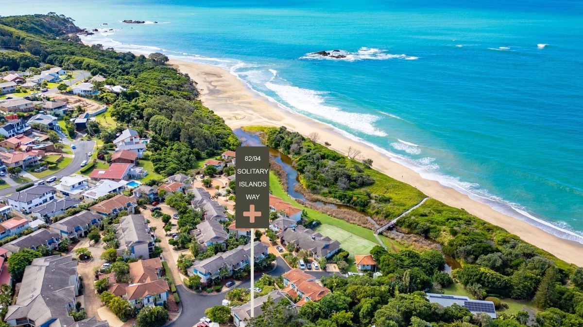 Korora Apartment | Sapphire Beach Poolside Retreat