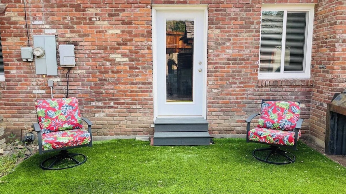 West University House | Sapphire by West University/pet OK/Sleeps 8