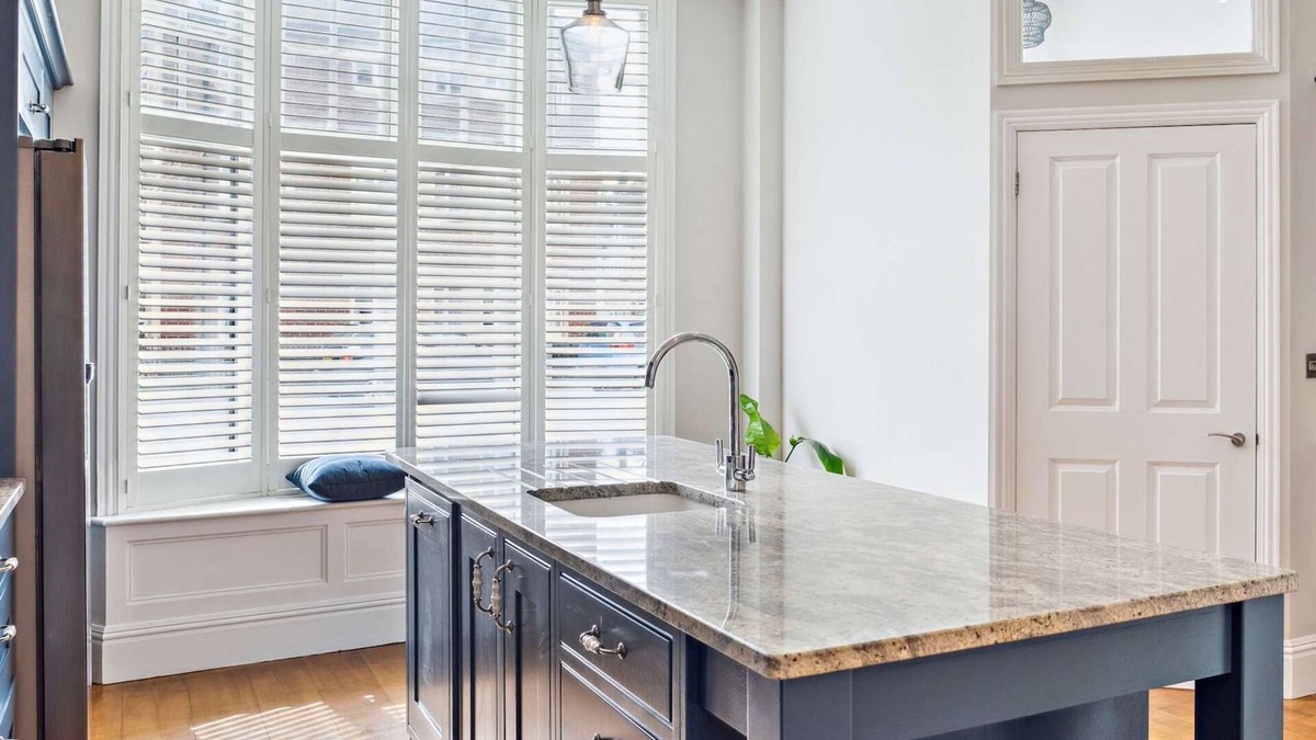 Henley House | Sapphire House - Newly Renovated 3-Bedroom Home