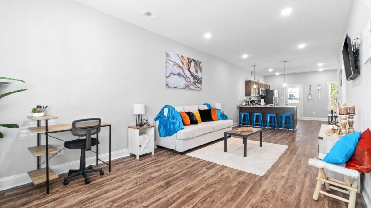 Clarksville House | Sapphire Oasis: A Luxurious Townhouse Retreat near Nashville & Ft Campbell