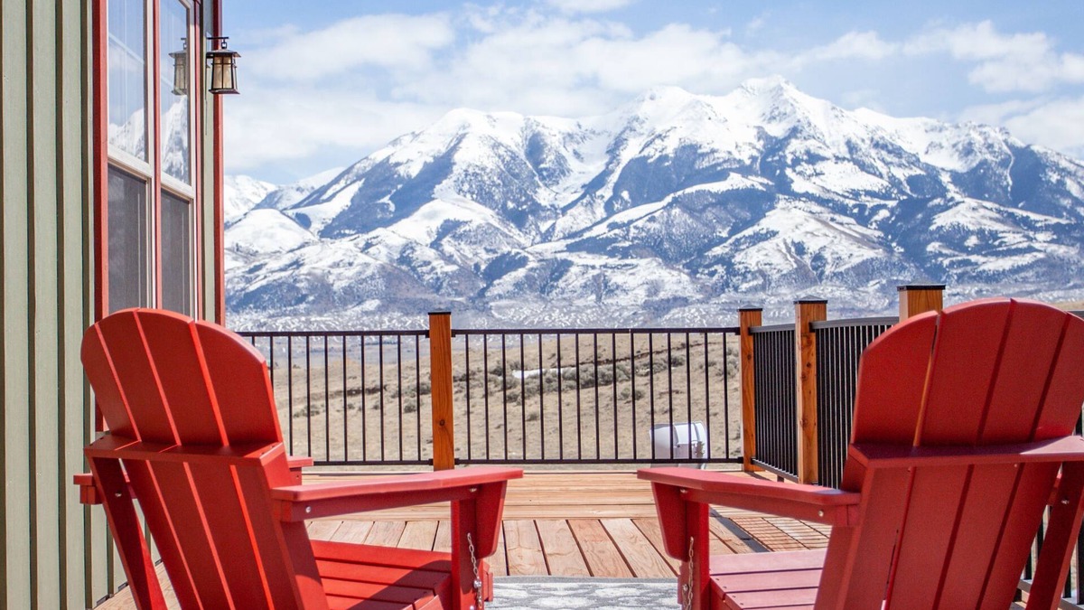 Emigrant House | Sapphire Solace · Sapphire skies and mountain views of a lifetime