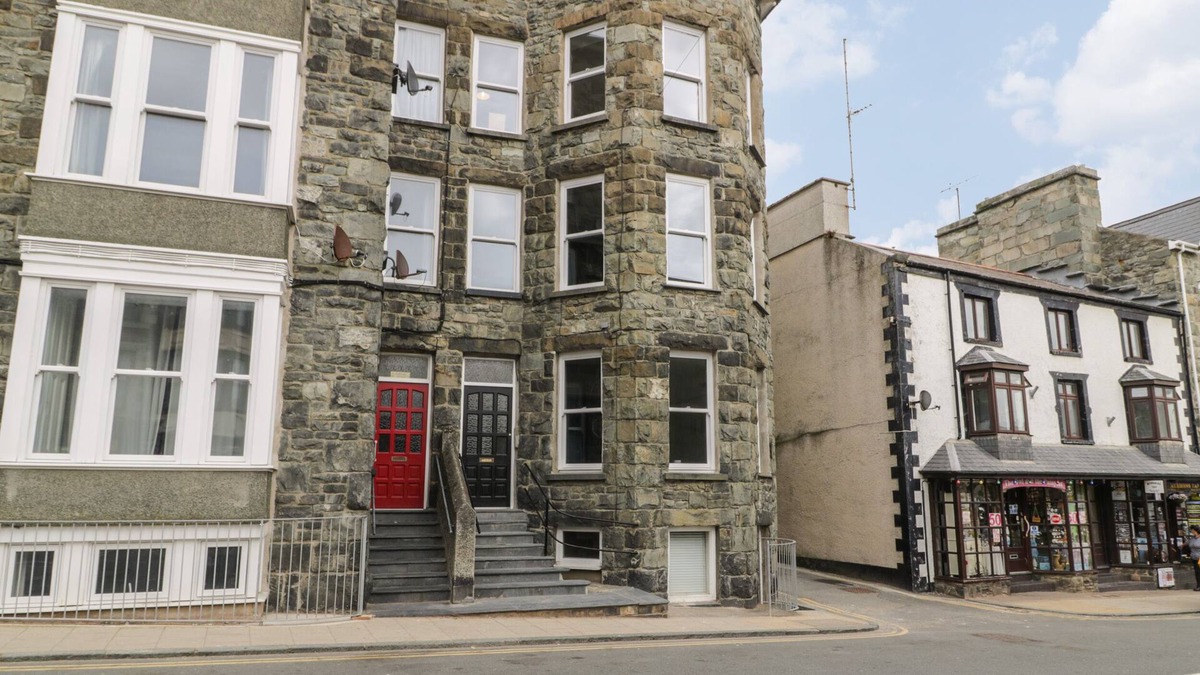 Barmouth Cottage | SAPPHIRE SUITE, country holiday cottage in Barmouth