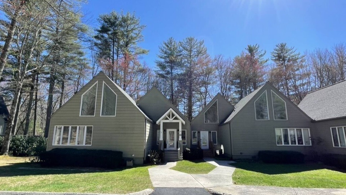 Sapphire House | Sapphire Valley Townhouse BEAUTIFUL-2 min. walk to amenities & restaurants!