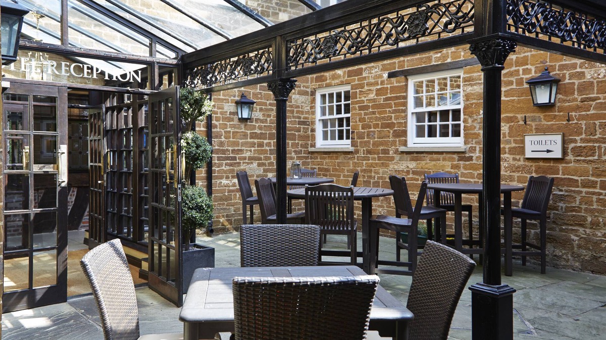 Towcester Hotel | Saracens Head Towcester by Greene King Inns