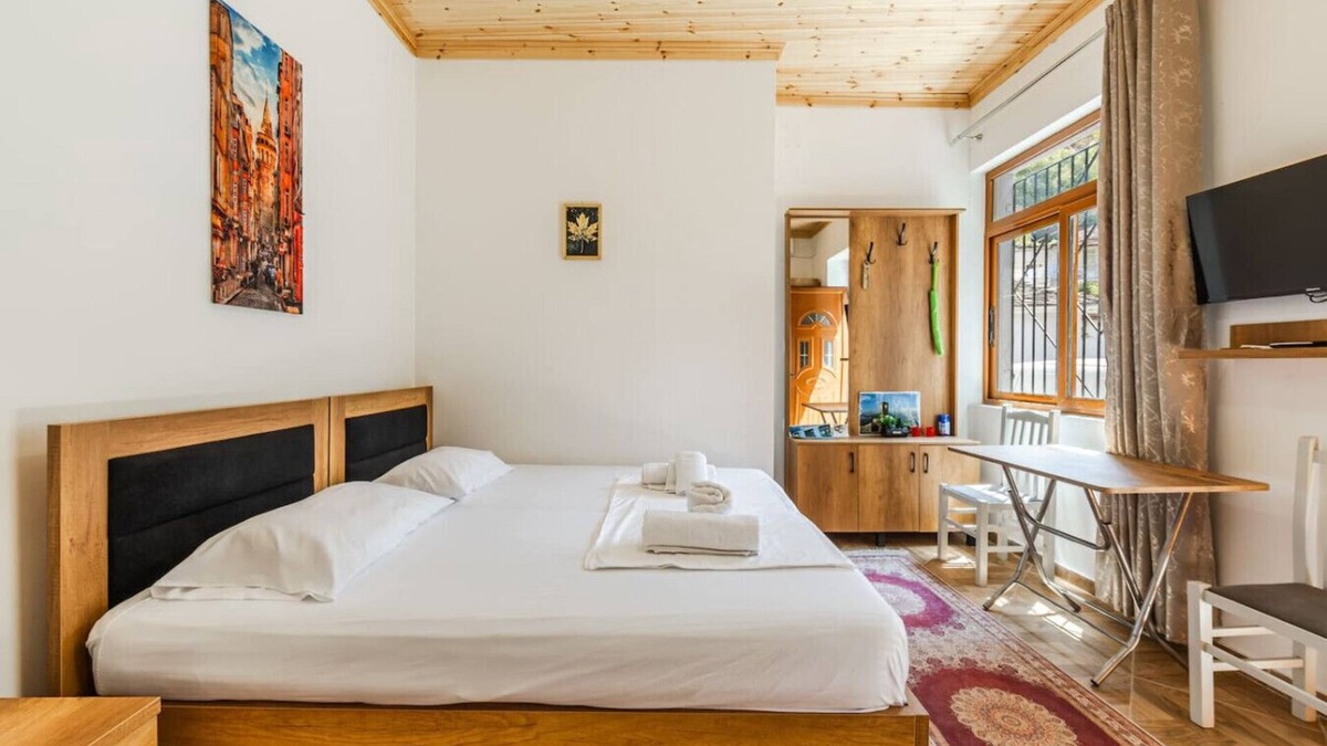 Gjirokaster Apartment | Saraci Rooms 2 by PikHost