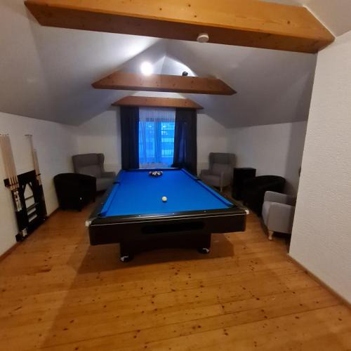 Ottnang am Hausruck Apartment | Sarahs Village Apartment - Billiard und Kamingeflüster