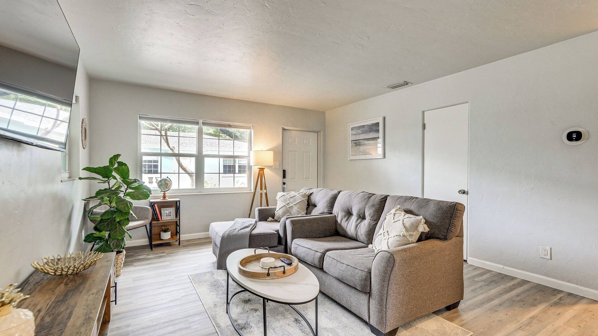 Gillespie Park House | Sarasota Duplex in Gillespie Park: 1 Mi to Dtwn!