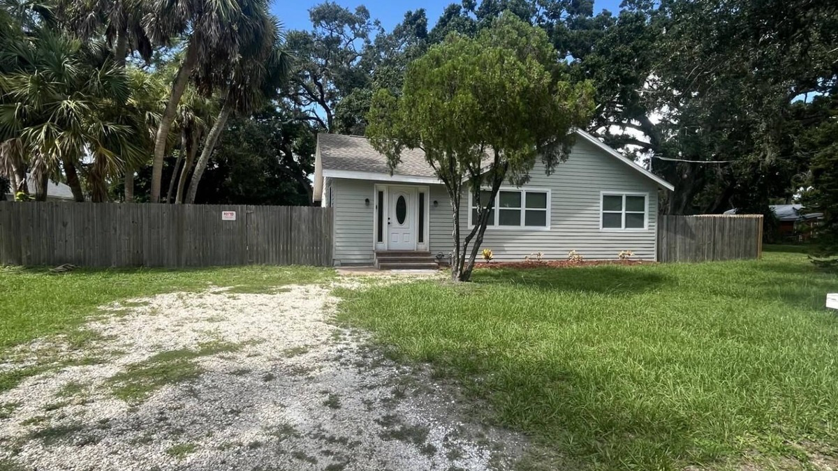 Bayou Oaks House | Sarasota Home, 3/2 with Mother-in-law suite near airport