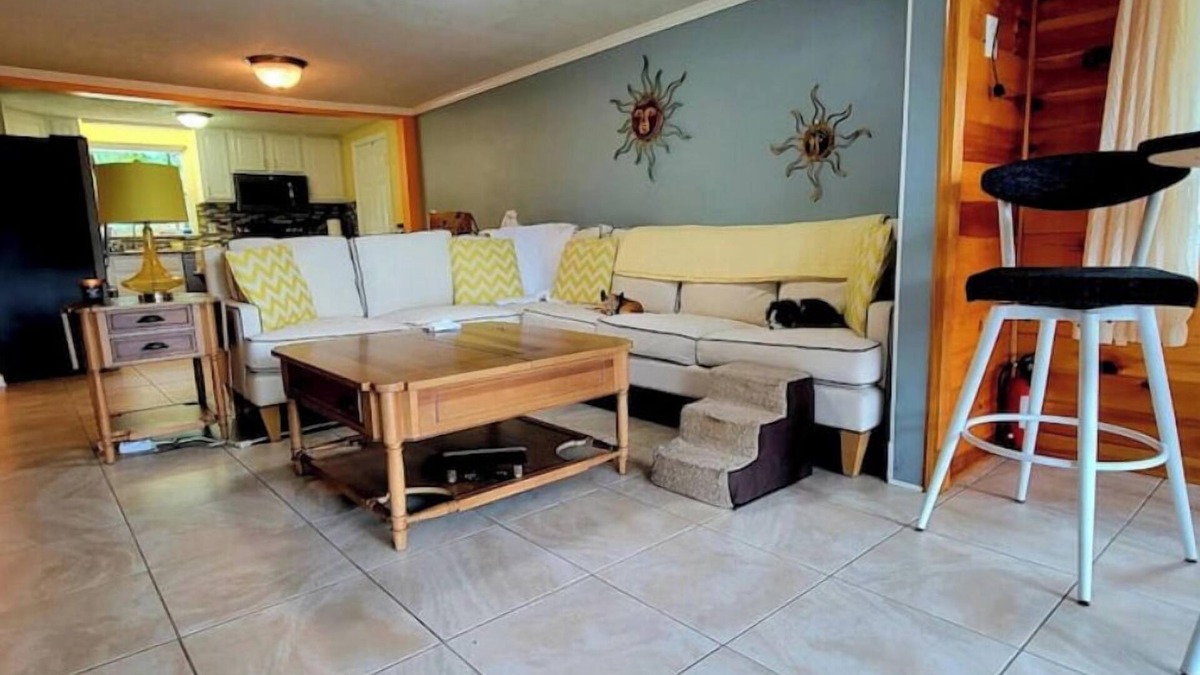 Southgate House | Sarasota home beautiful! Nestled on Bermuda Brook