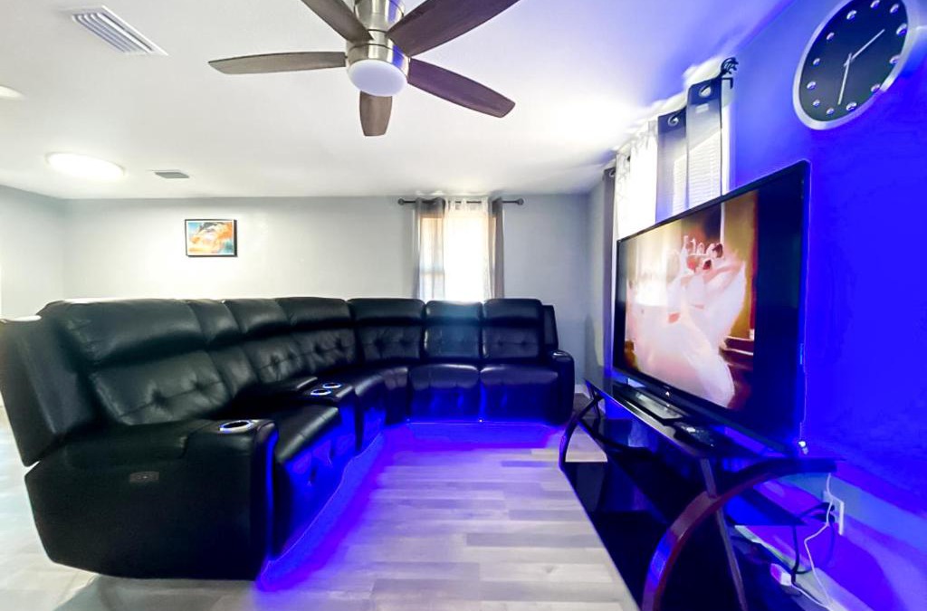 North Sarasota House | Sarasota Modern, Spacious, Comfy, Queen Beds, Backyard Rental