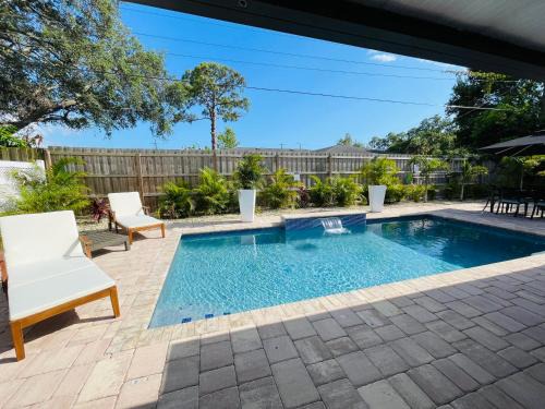 South Gate Ridge House | Sarasota Paradise home near Siesta Key Beach
