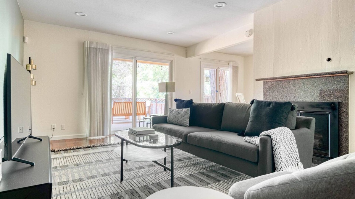 Saratoga Apartment | Saratoga 2BR w/A/C, Patio & W/D, near Highways