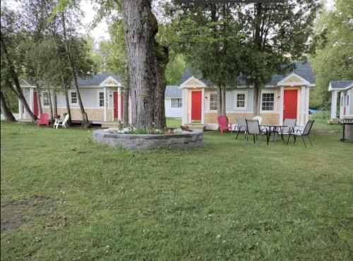 Malta Hotel | Saratoga Cabins