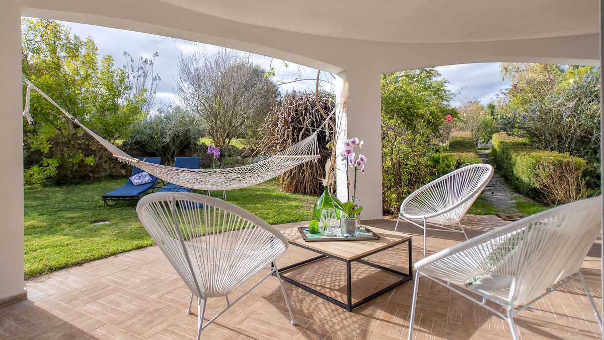 Olmedo Apartment | Sardinia Re - Villa Fioretta Flowers Apartments - Garden Apartment