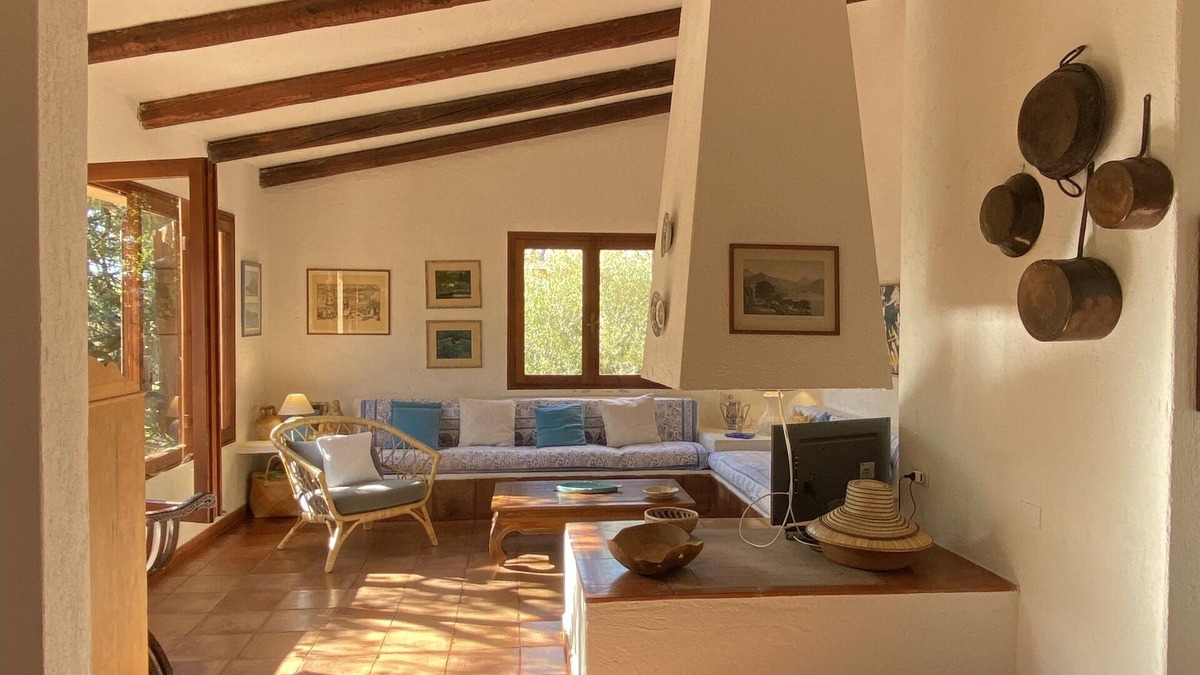Monte Petrosu Villa | Sardinia: spacious and bright villa with garden a few meters from the sea