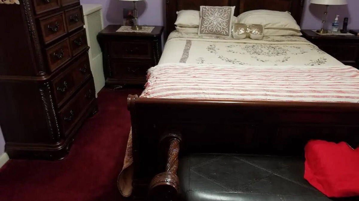 Brooklyn House | Sarge. Cozy. Beauitful. Place in.Flatbush. Bklyn. N. Y