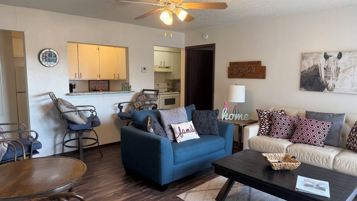 University Park Apartment | Sarge's Mojo Dojo Casa House