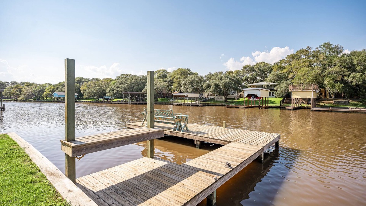 Cedar Lane House | Sargent Pearl - Updated Cottage on Caney Creek