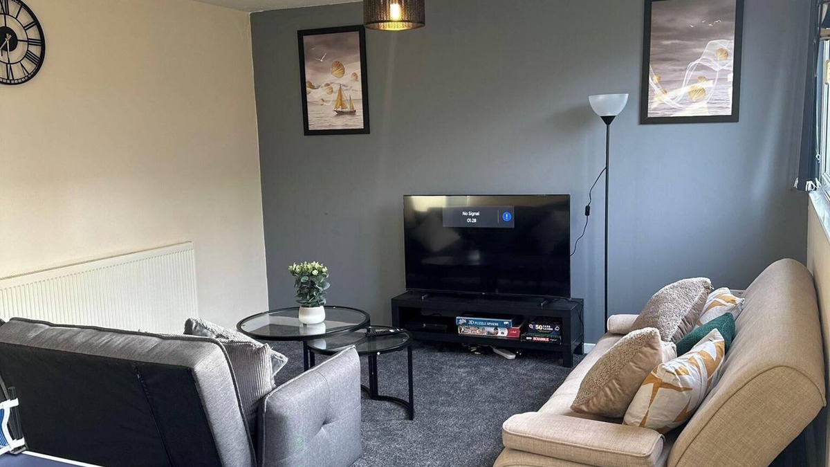Little Hay House | Sark drive Serenity-Cosy 3BR House in Birmingham