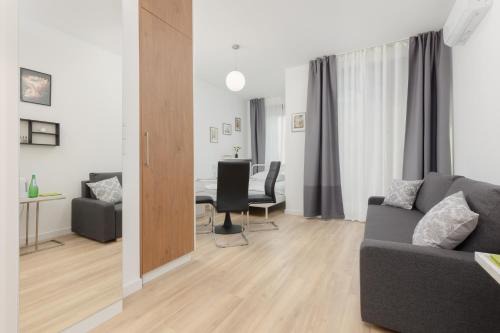 Wilanow Apartment | Sarmacka 23 - studio close to Medicover and Paley